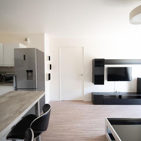Appartements De 2 Ou 3 Chambres A 40 Minutes De Paris Courcouronnes Oda fotoğraf